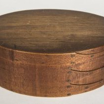 Oval box with lid