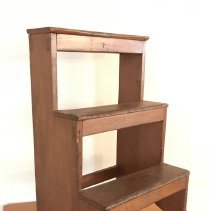 Side view showing the "cupid's bow" scrolled foot