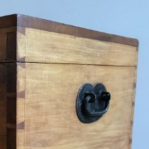 Details of handle and dovetails