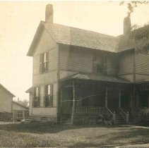 12 Walnut St Bw-front