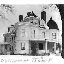 18 Elm St Vans Bw-front