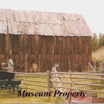 Zipperian barn north of Jefferson City.