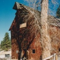 Albert Marks barn between Clancy and Jefferson City.