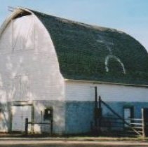 Marks barn in Clancy.