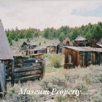 Houses and barns in Comet, Montana