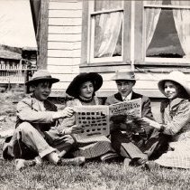 Anna Lohrer (far right) and friends in 1913.