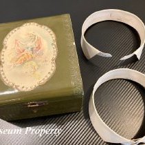 Collar Box & Collars