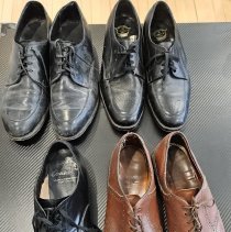 4 pairs of shoes for display