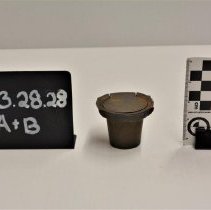 1983.28.28ab (1) Scale