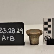 1983.28.29ab (1) Scale