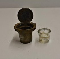 1983.28.33ab (11) Side By Side