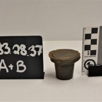 1983.28.37ab (1) Scale