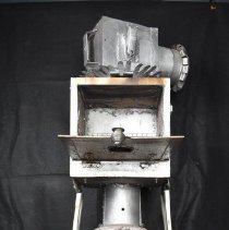 2022.4.1 (10) Detail, Front Open