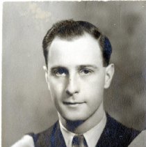 A2023_000_010_001_john David Mcdonald - Gradution Photograph (circa 1940s)