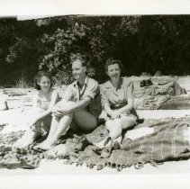 A2023_000_010_019_jack & Berva At Beach