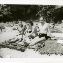 A2023_000_010_020_jack & Berva At Beach (circa 1943)