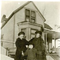 A2023_000_010_033_mcdonald Children (after 1916)