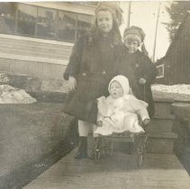 A2023_000_010_042_pauline, John David, And Helen Mcdonald (1915-1916)