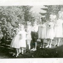 A2023_000_010_046_group Of Children (includes The Mcdonald Siblings)