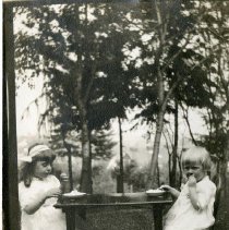 A2023_000_010_047_pauline And Helen Mcdonald Picnic (post-1909)