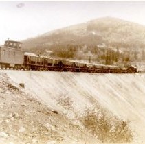 A1984_001_003_train On Centre Star Trestle