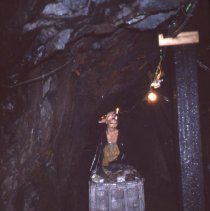 A2023_000_010_629 Mannequin Pushing Minecart