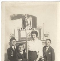 A2022_016_043_family (front)