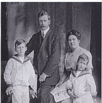 A2022_016_058_wadds Family