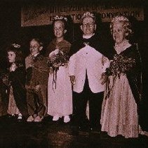 The Little People of America (family in crowns)