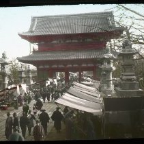 Asakusa temple entrance gate