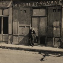 Henle, Fritz, "Old Man Waiting, Paris," 1938