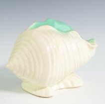 Temple White Ming Tree Conch Shell Vase
