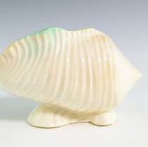 Temple White Ming Tree Conch Shell Vase
