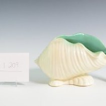 Temple White Ming Tree Conch Shell Vase