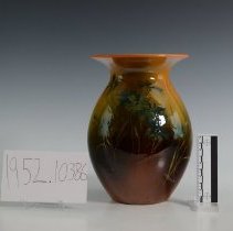 1952.10386 Rookwood Pottery Company Standard Glaze Vase With Flowers-6