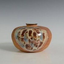 Ir2014.23 Unknown Studio Pottery-1