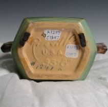 1965.11247a Roseville Pottery Company-4