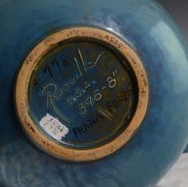 1961.10884 Roseville Pottery Company-3