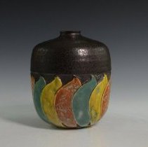 2010.40.2 Roseville Pottery Company-1