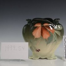 1999.52 Roseville Pottery Company-6