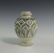 2012.009.001 Roseville Pottery Company-1