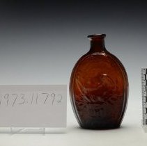 1973.11792 Eagle And Masonic Amber Pint Glass Flask 5