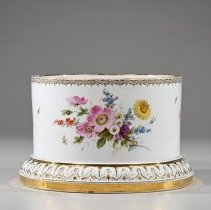 1974.12022a-c Meissen Urn With Snake Handles 5