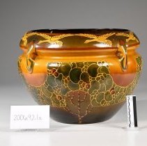 2006.92.1a Roseville Decorated Landscape-3