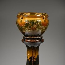 2006.92.1ab Roseville Decorated Landscape-1