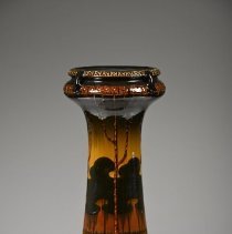 2006.92.1b Roseville Decorated Landscape-1