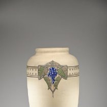 Fic2021.094 Grapevine Vase-1