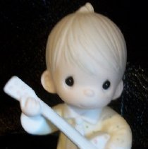 figurine/precious moments "happiness is the lord" 1984