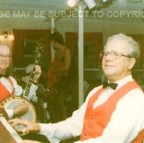 Bill Gard (banjo) & Bob Dixon (piano) on the Mark Twain Riverboat