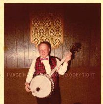 Lou Marvicson with his Bacon Silver Bell Cello banjo Sept. 3, 1972
